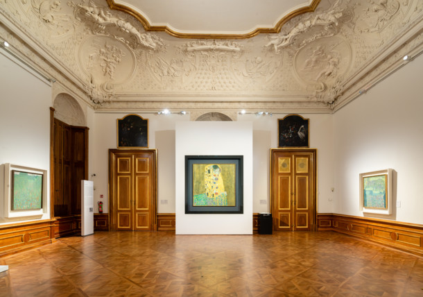     Vue intérieure du Belvédère supérieur avec le "Baiser" de Gustav Klimt / Belvedere